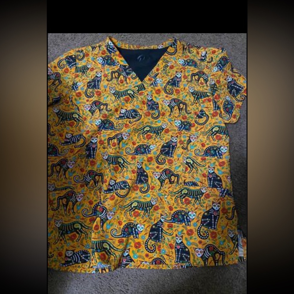 Women’s scrub top